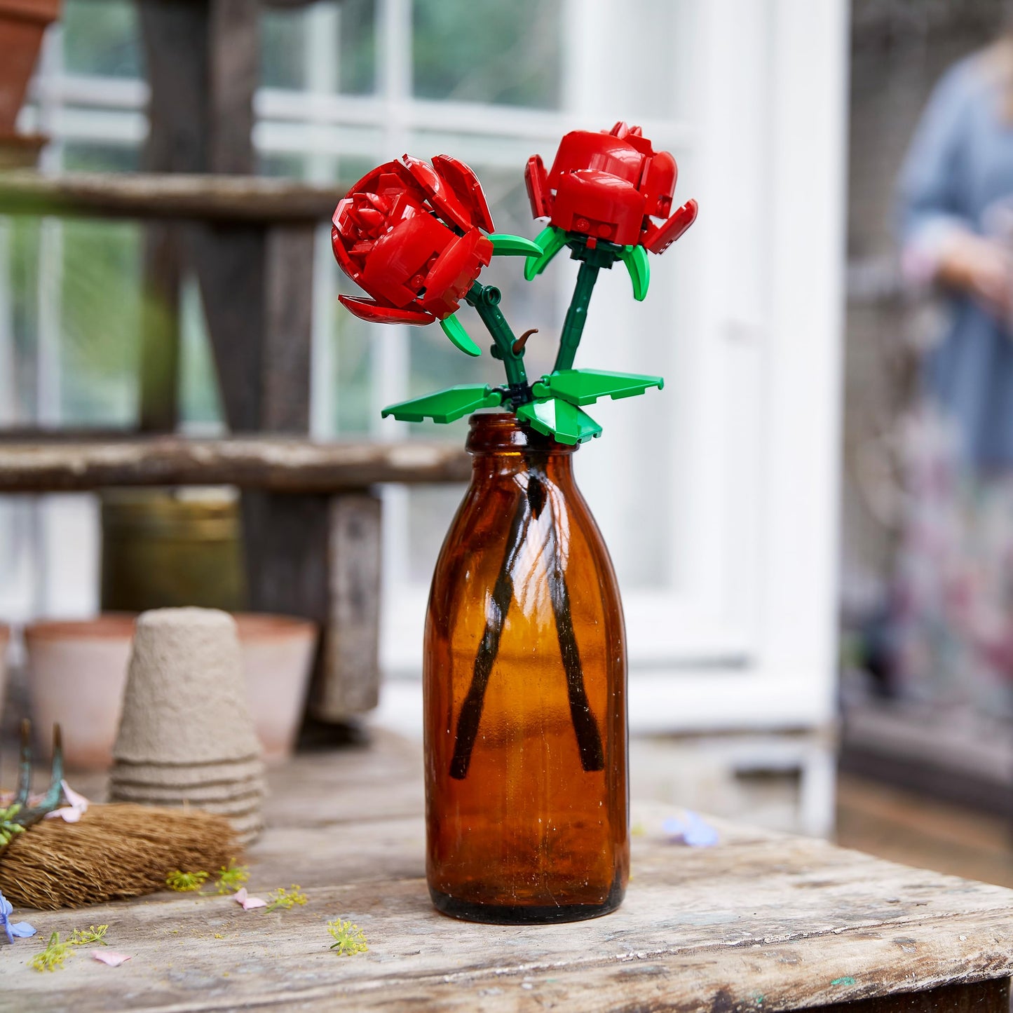 LEGO Botanicals Roses - Artificial Flower Set - Mother's Day Gift - Desk Decoration or Flower Decoration - Model Building for Women and Men - 40460