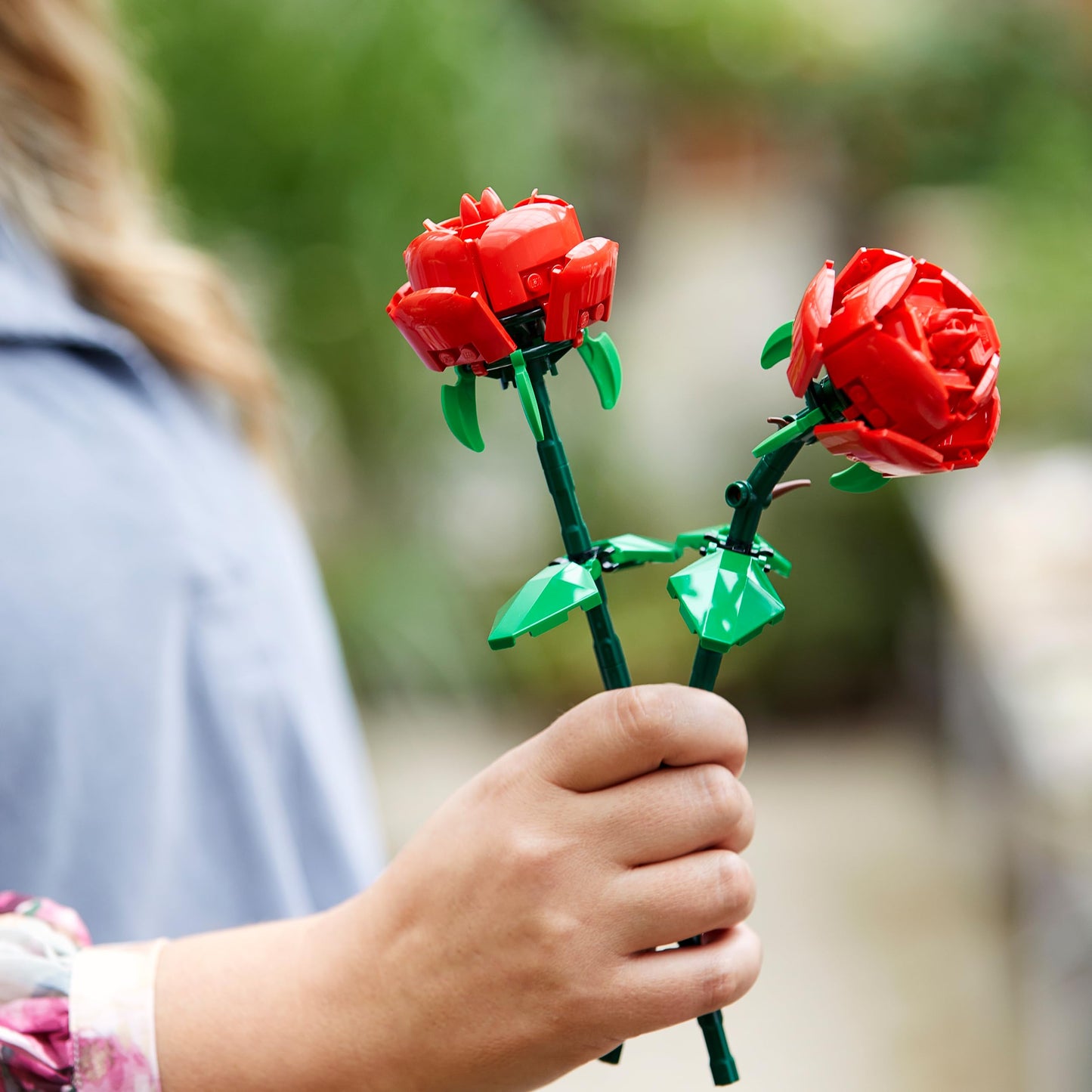 LEGO Botanicals Roses - Artificial Flower Set - Mother's Day Gift - Desk Decoration or Flower Decoration - Model Building for Women and Men - 40460