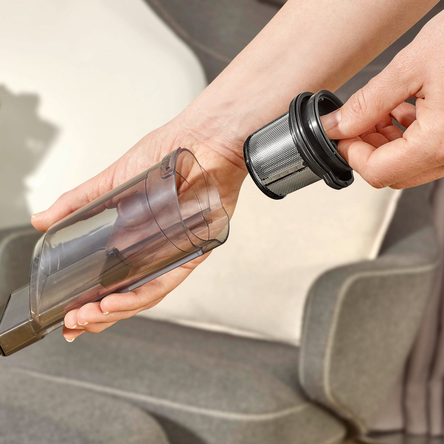 Severin cordless handheld vacuum cleaner, quiet animal hair vacuum cleaner with furniture attachment for furniture and keyboards, wireless handheld vacuum cleaner with battery for up to 30 minutes running time, matt white/black, HV 7140