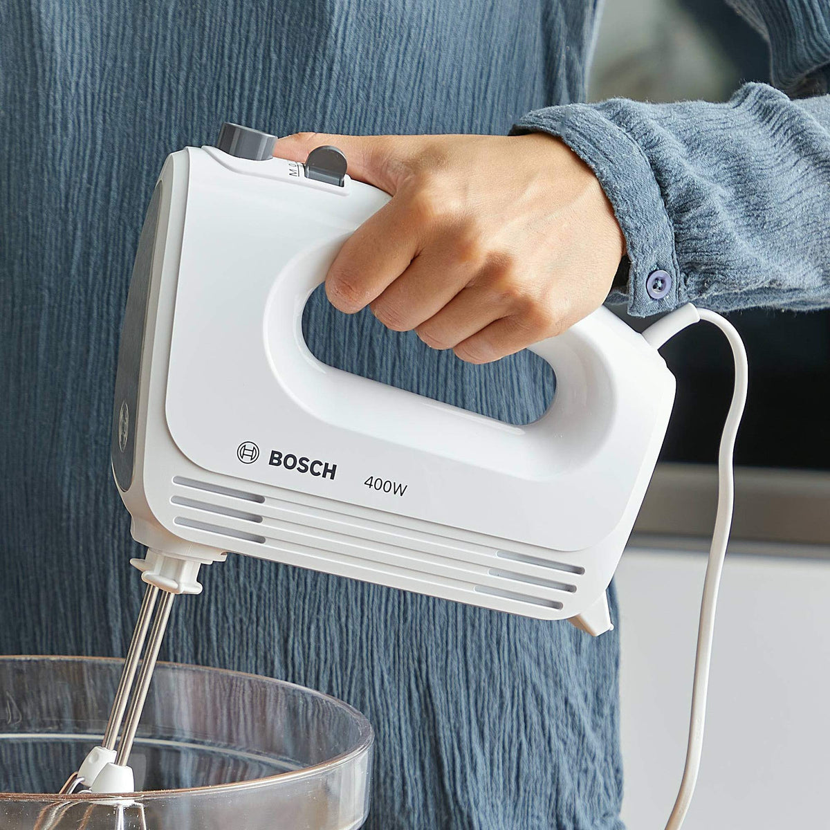 Bosch Hand Mixer, 2 beaters, 2 dough hooks, stainless steel, dishwasher safe, 4 speed settings, turbo function, lightweight, quiet, 400 W, white, CleverMixx MFQ24200
