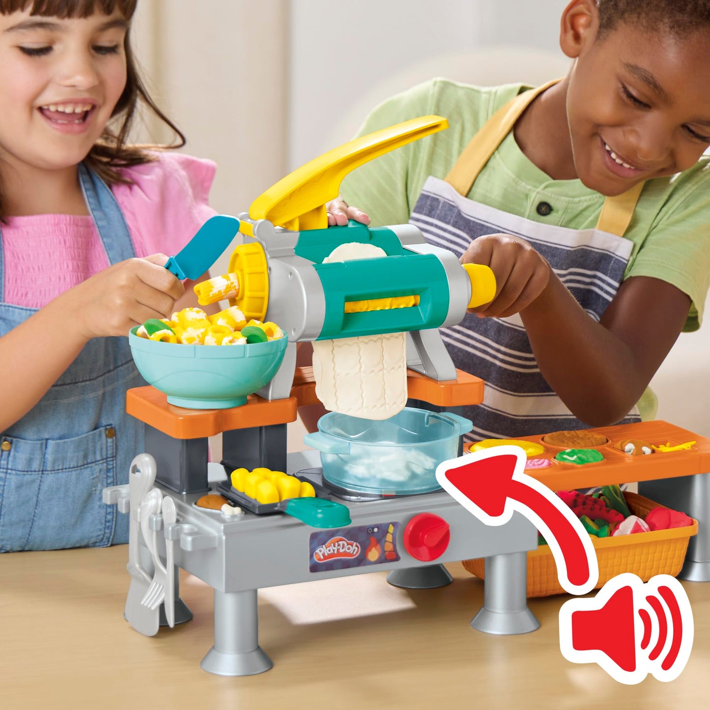 Play-Doh Sizzling Fun Kitchen, play set with realistic cooking sounds, more than 25 play snacks for kneading, for children to knead and play, ages 3 and up - G23095L0