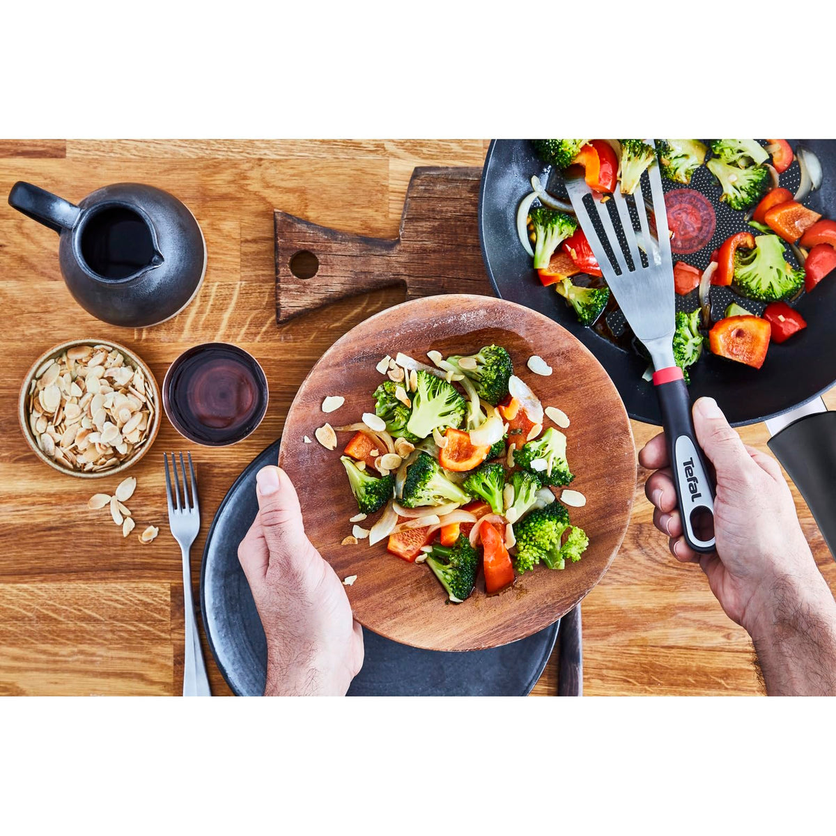 Tefal Unlimited On Frying Pan 32 cm Induction Pan with scratch-resistant Titanium non-stick coating, Thermo-Signal for ideal frying temperature, suitable for all types of cooktops, black, G25908 - G25908AZ