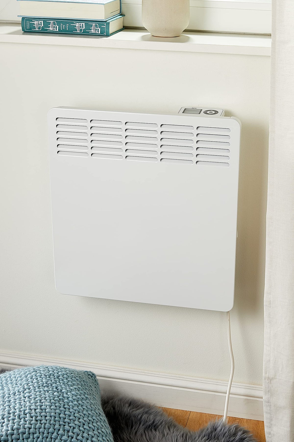 AEG Haustechnik Wall Convector WKL 1005 for approximately 10 m², heating power 1000 W, temperature range 5-30 °C, wall-mounted, LC display, weekly timer, metal, Ecodesign 2018, 236533 White