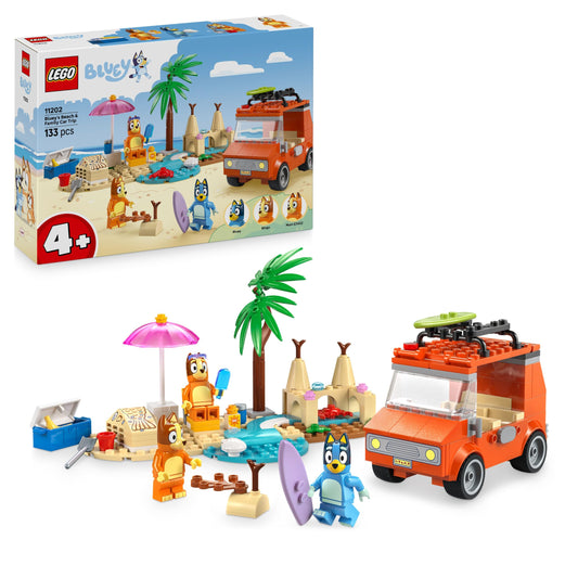 LEGO Bluey: Jucărie „Bluey la plajă și în mașina familiei” cu 3 minifigurine, inclusiv Bingo și Chilli, plus 2 plăci de surf, un castel de nisip și accesorii amuzante – Cadou de ziua de naștere pentru fete și băieți de peste 4 ani – 11202