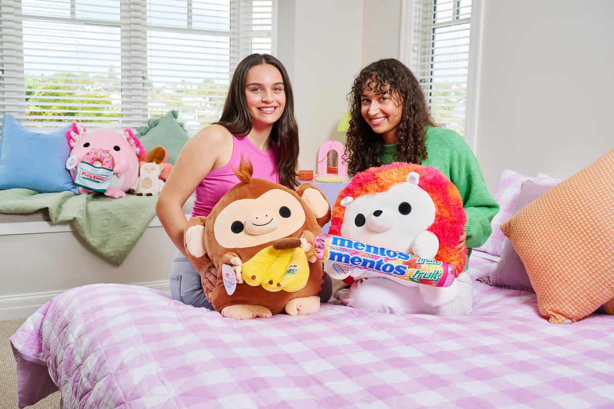 Snackles, Series 2, Shark (Hershey, Cookie n Cream), a cuddly soft, soothing plush toy measuring 35 cm with licensed snacks (Shark). - 77573H