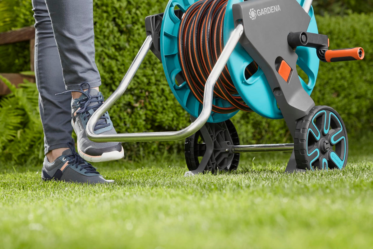 Gardena CleverRoll M Easy Set: Hose reel with a capacity of up to 60 m, particularly stable, featuring a comfortable hose guide in a robust metal frame, drip stop (18517-20)