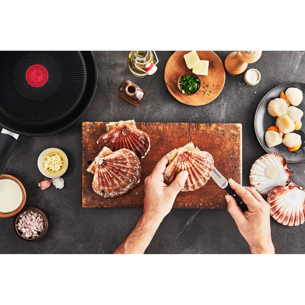 Tefal Unlimited On Frying Pan 32 cm Induction Pan with scratch-resistant Titanium non-stick coating, Thermo-Signal for ideal frying temperature, suitable for all types of cooktops, black, G25908 - G25908AZ