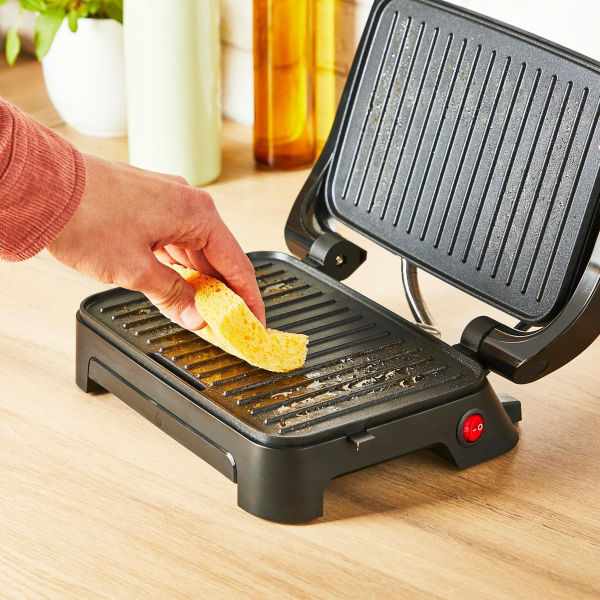 Tefal Inicio Compact 2-in-1 Contact and Panini Grill, 1000 W, compact design, stainless steel housing, juice collecting tray, non-stick grill plates, stainless steel/black, GC270D10