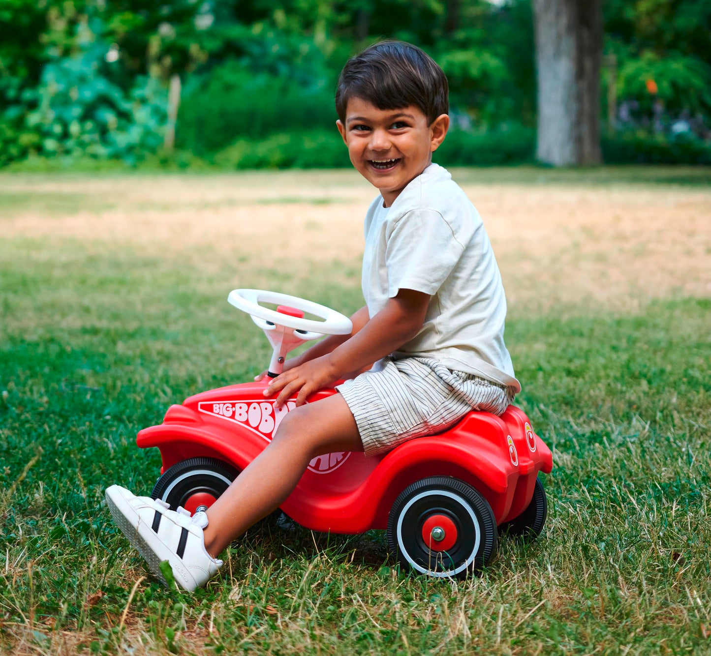 BIG-Bobby-Car Classic - children's vehicle for boys and girls, classic ride-on vehicle with a load capacity of up to 50 kg, for children aged 1 year and over, red - 800001303