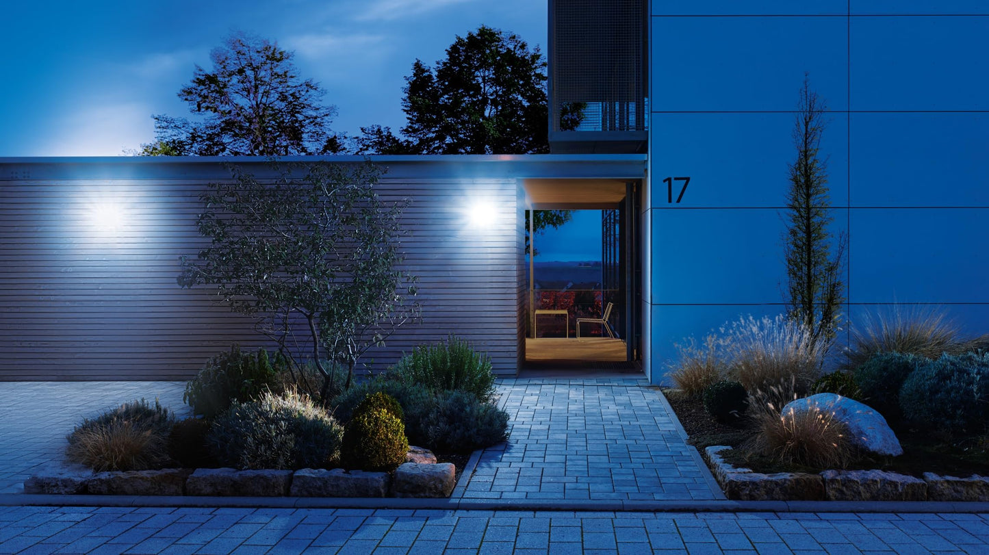 Steinel LED spotlight XLED Home 2 S white, floodlight, fully swiveling, 13.7 W, 180° motion detector, 10 m range, 1550 lm - 33088