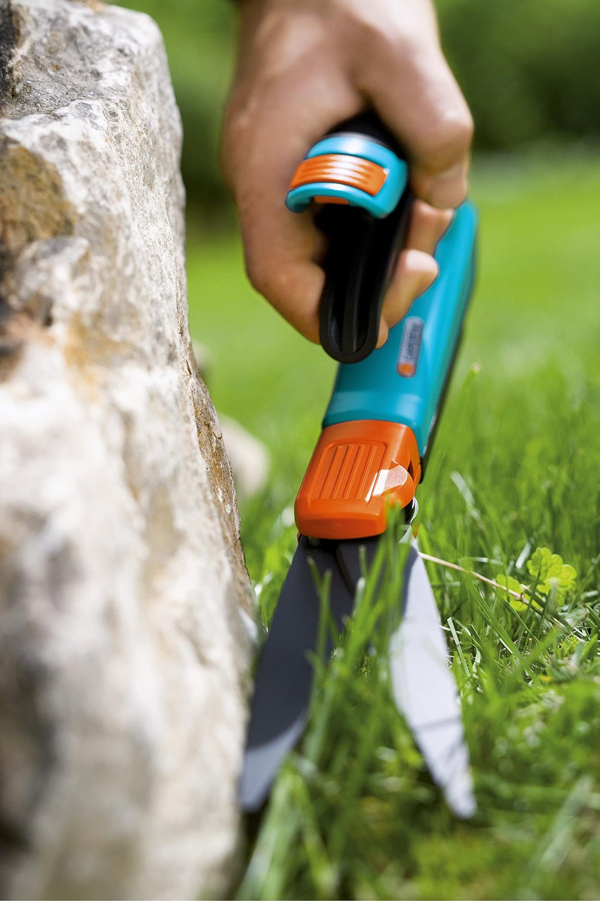 Gardena Comfort Grass Shears, rotatable: The ideal garden shears for precise lawn edge cutting, suitable for both right and left-handed users, with an ergonomic handle design for easier cutting (8735-20) - 08735-20
