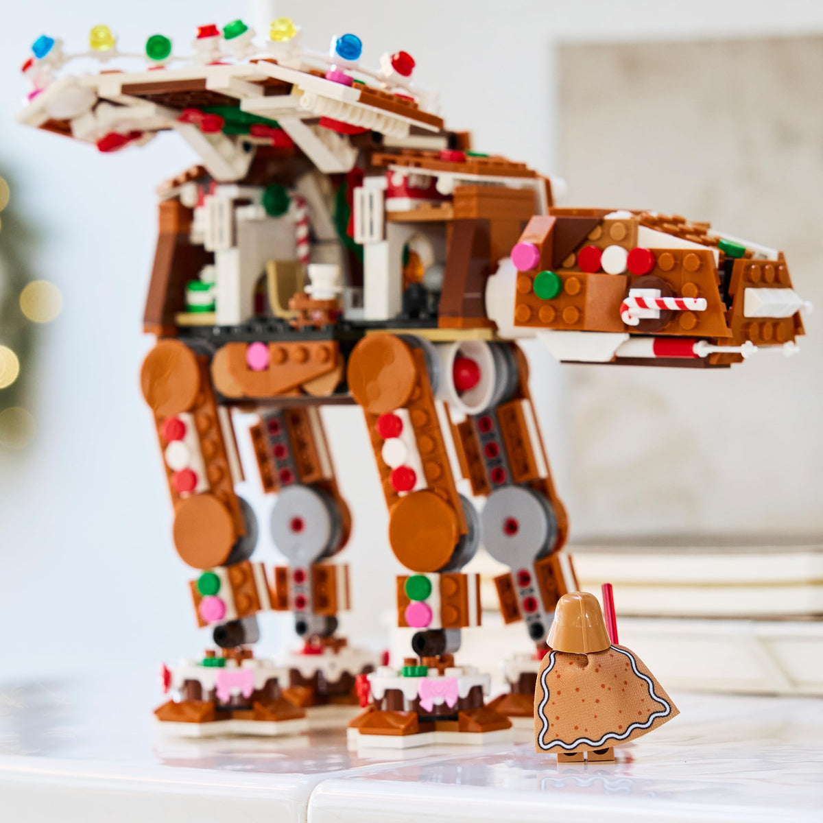 LEGO Star Wars 40806 Lebkuchen AT-AT - Set de construcție de Crăciun pentru copii, inclusiv figurina Darth Vader și sabie laser - Decorațiune pentru perioada sărbătorilor - Cadou pentru băieți și fete de la 10 ani și fani.