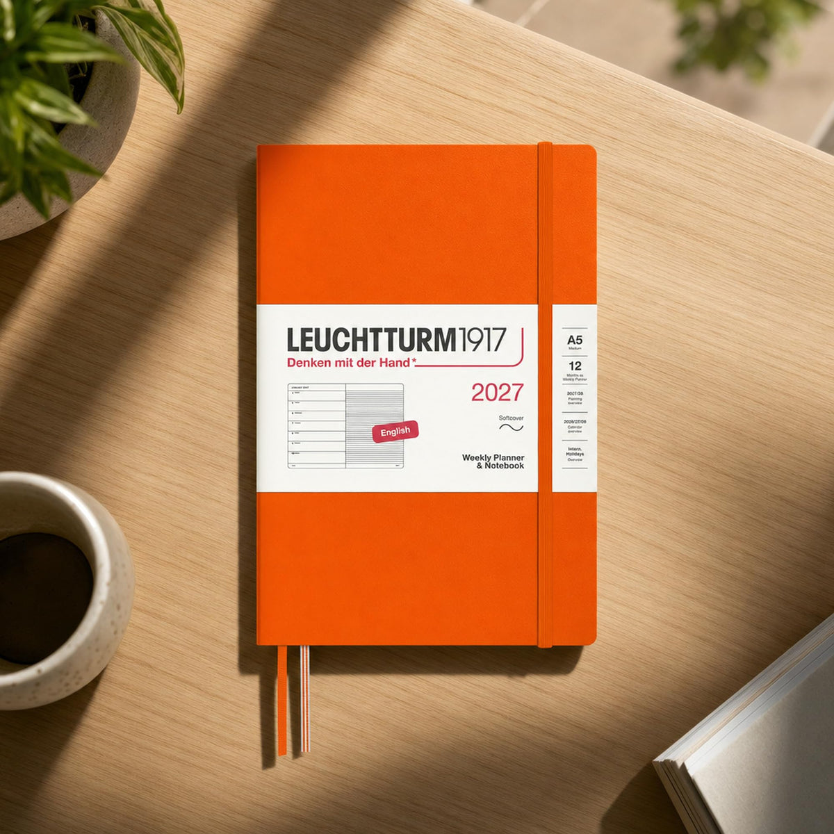LEUCHTTURM1917 Calendar săptămânal 2027 mediu (A5) cu carnet, cu linii - planificator de întâlniri în engleză, dovleac, copertă moale, 145 x 210 mm, ianuarie-decembrie 2027, prezentare generală săptămânală în stânga + pagină cu note în dreapta - 400236