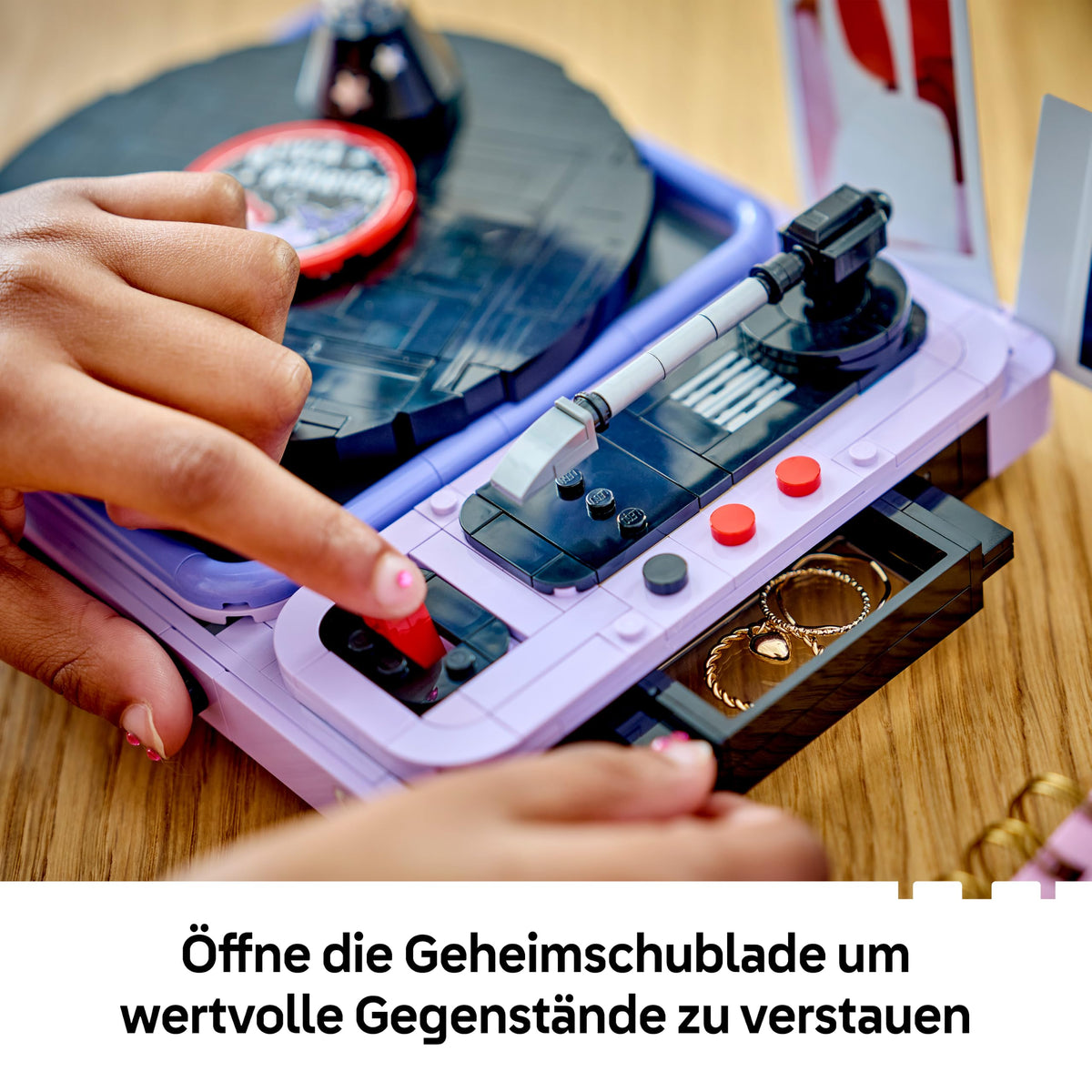 LEGO Editions Olivia Rodrigo - Luna de concert, jucărie cu pick-up, disc și minifigurină - decor muzical pentru noptieră - cadou pentru adolescente de 14 ani și fani - 43029