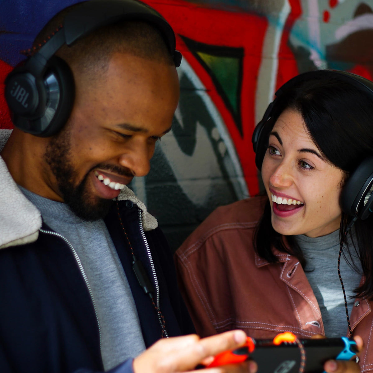 JBL Quantum 400 Căști de gaming Over-Ear – Cablu de 3,5 mm și USB – Cu microfon boom pliabil și sunet QuantumSurround – Negru - JBLQUANTUM400BLK