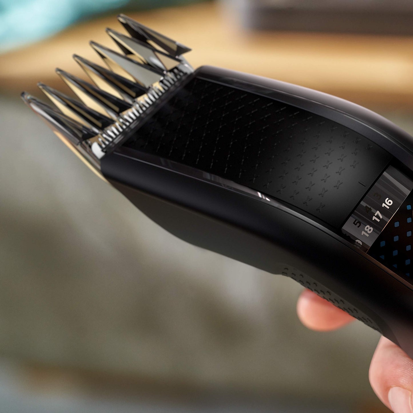 Philips Hair Clipper Series 5000, hair trimmer with Trim-n-Flow Pro technology, 28 length settings, 90 min battery operation with 1 hour charging time, fast, even haircut (model HC5632/15)