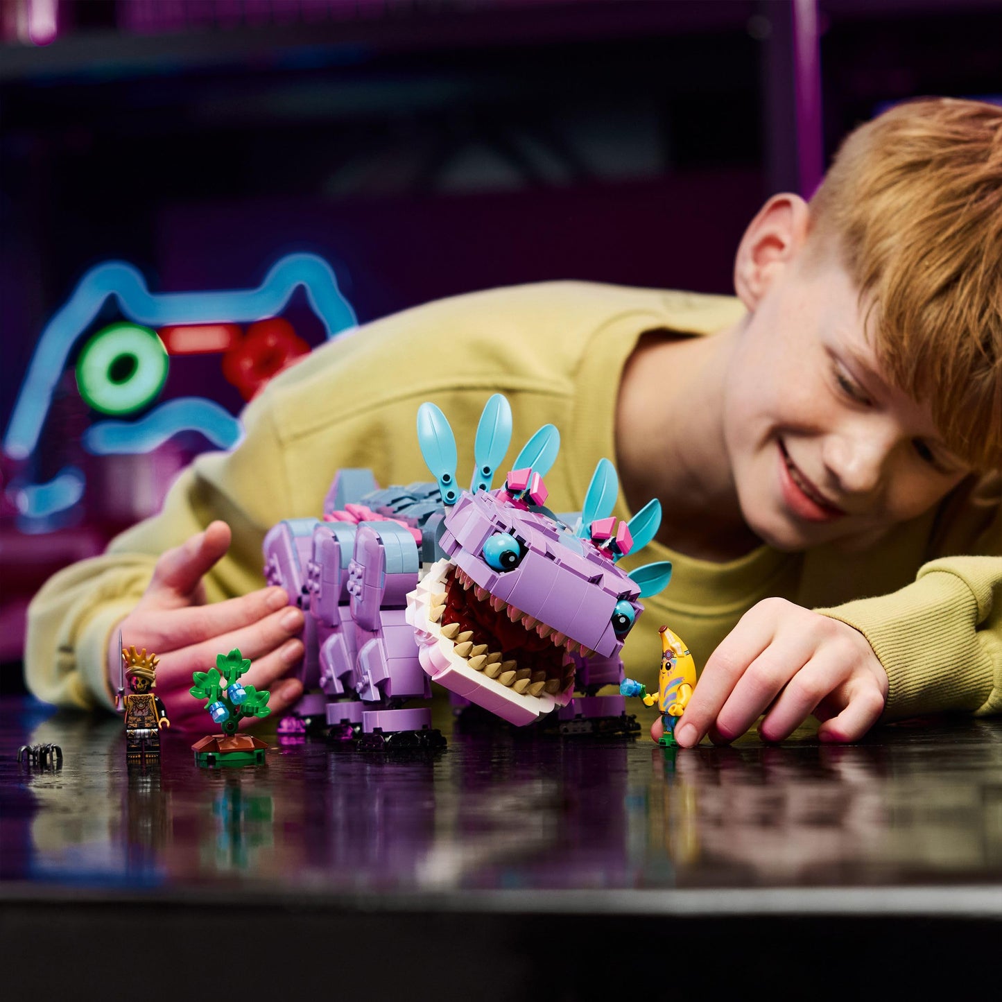LEGO Fortnite Klombo gaming toy - play set with minifigures - dinosaur figure with island adventure scarf and ORO on Klombo's back - gamer gift for boys, girls and fans aged 10 and over - 77077