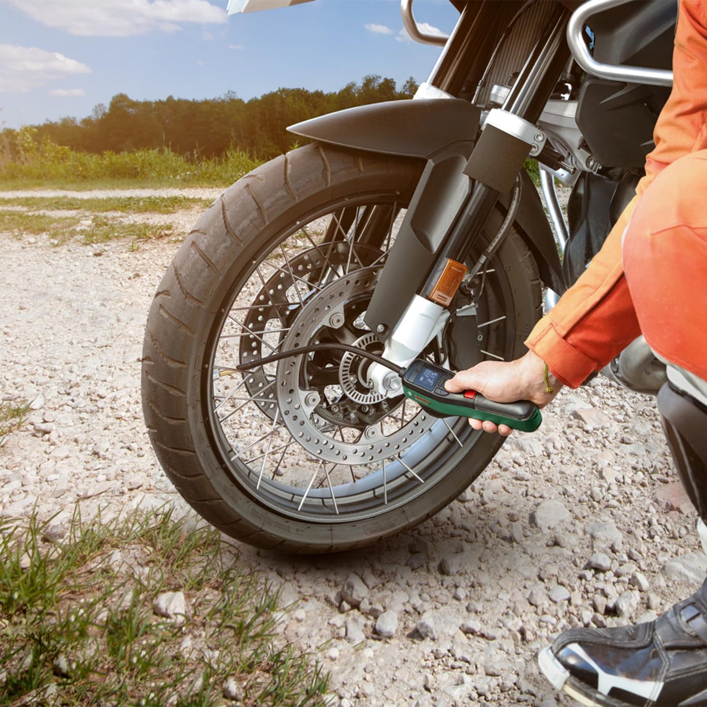 Bosch electric bicycle pump/air pump/mini compressor EasyPump (3.0 Ah battery, 3.6 volts, autostop function, 150 PSI, 10.3 bar, LED, rechargeable via USB-C®, in box) - 0603947000