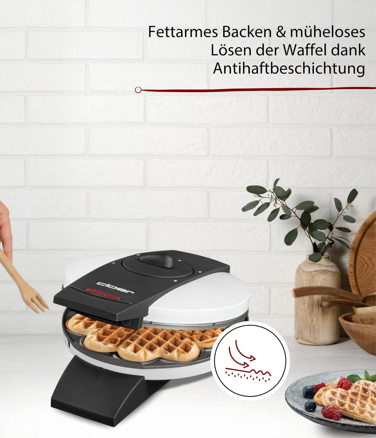 Cloer 1621 waffle iron for classic heart waffles, 930 W, waffle size 15.5 cm, continuously selectable browning level, white, metal