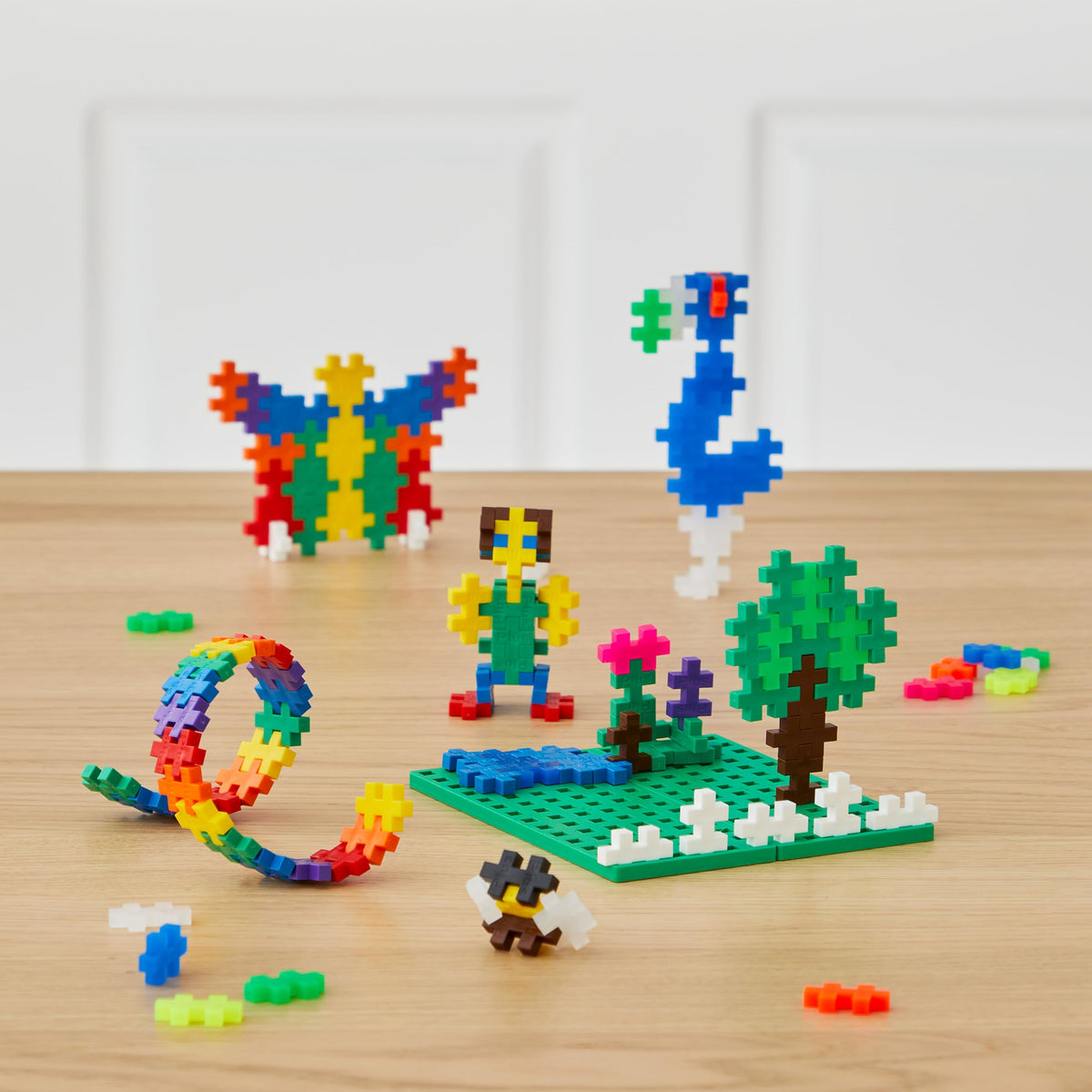 Plus-Plus 9607002 Genius Construction Toy, Basic, Building Blocks Set in a practical metal box with handle, 600 pieces, colorful