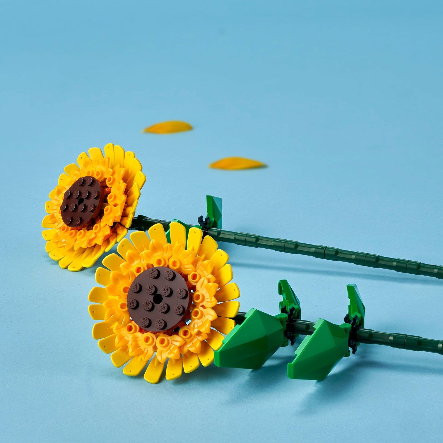 LEGO Botanicals Sunflowers - Set with artificial flowers for children aged 8 and over - Children's room decoration or bouquet - Gift for teenagers, girls and boys - Botany Collection 40524