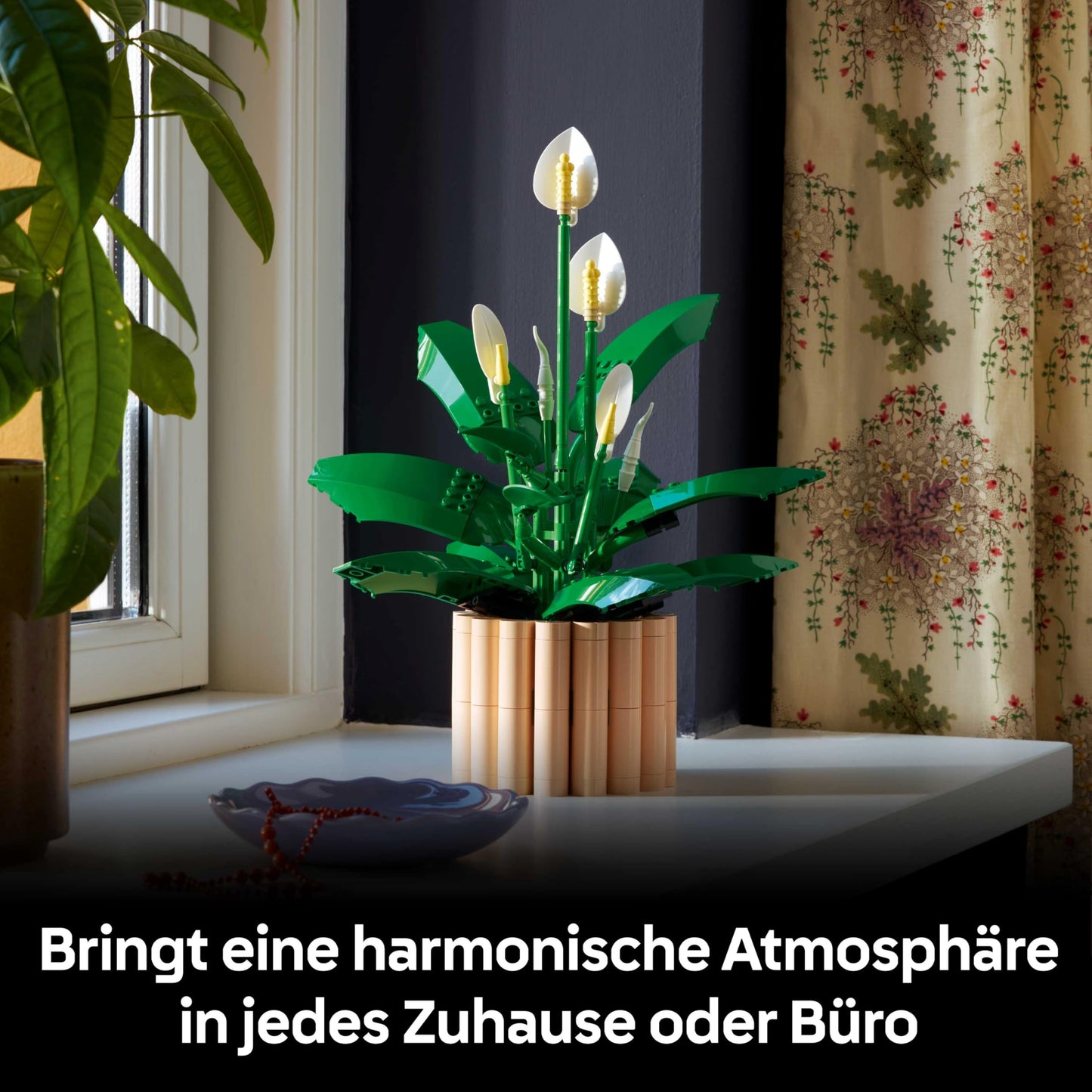 LEGO Botanicals Peace Lily - Artificial Plant Set for Adults - With Artificial White Flowers and Buds for DIY Decoration - Gift Idea for Women - 11504