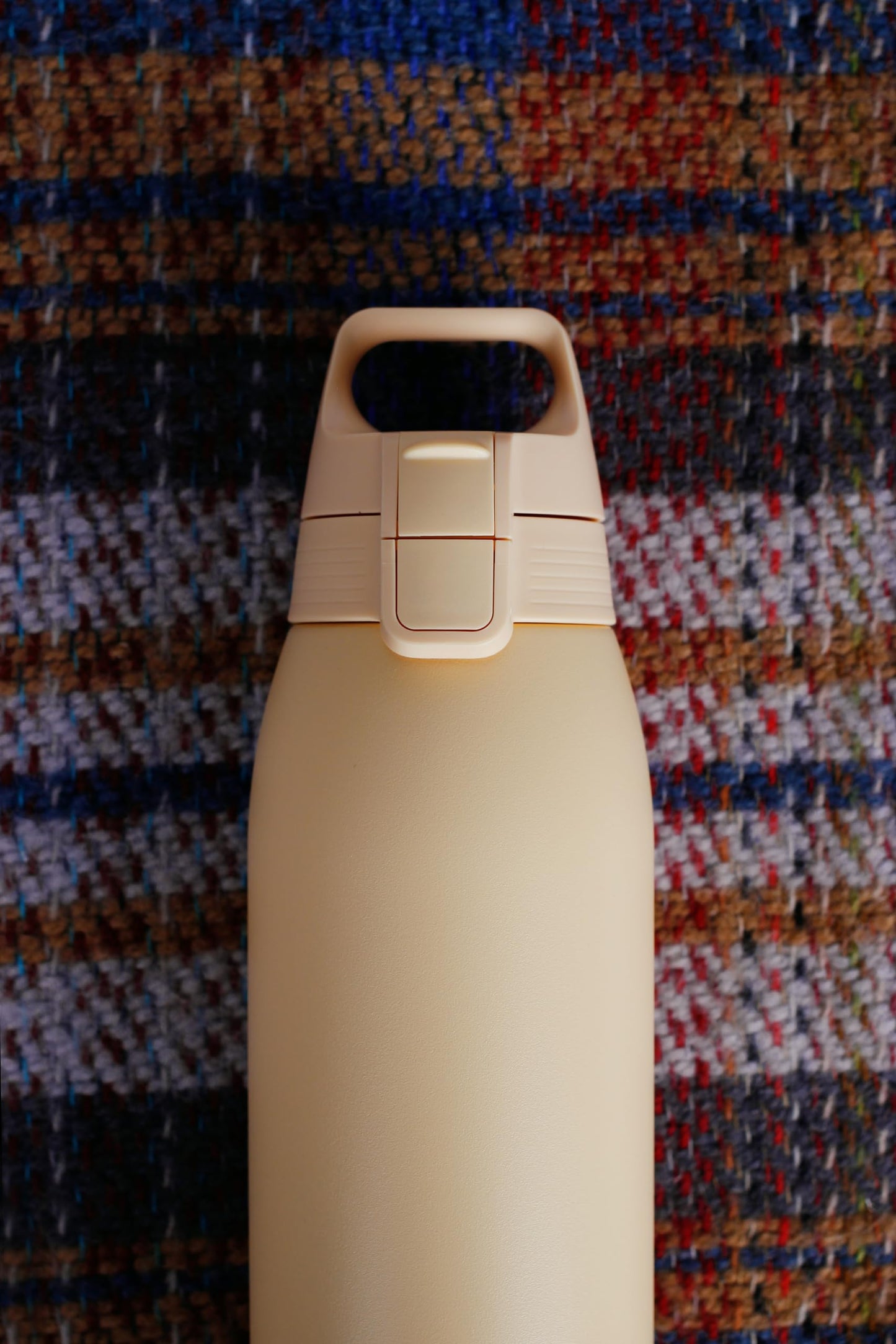 SIGG - Insulated drinking bottle - Thermos bottle Shield Therm One Opti Yellow carbonated drinks - Leak-proof - Dishwasher safe - BPA-free - 90% recycled stainless steel - Light yellow - 1L - 6021.70