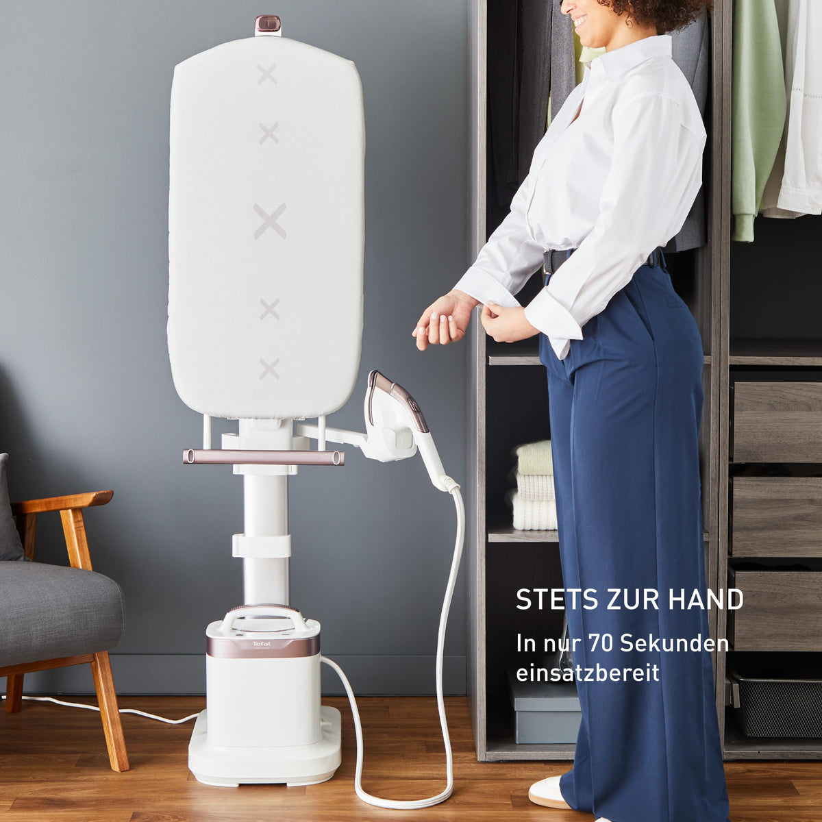 Tefal IXEO Vision All-in-One, aparat de aburire, cu tablă multifuncțională, eliberare de abur de până la 80 g/min, șoc de abur de 200 g/min, tehnologie LED integrată, bază detașabilă, Alb/Roz scorțișoară, QT1811E0