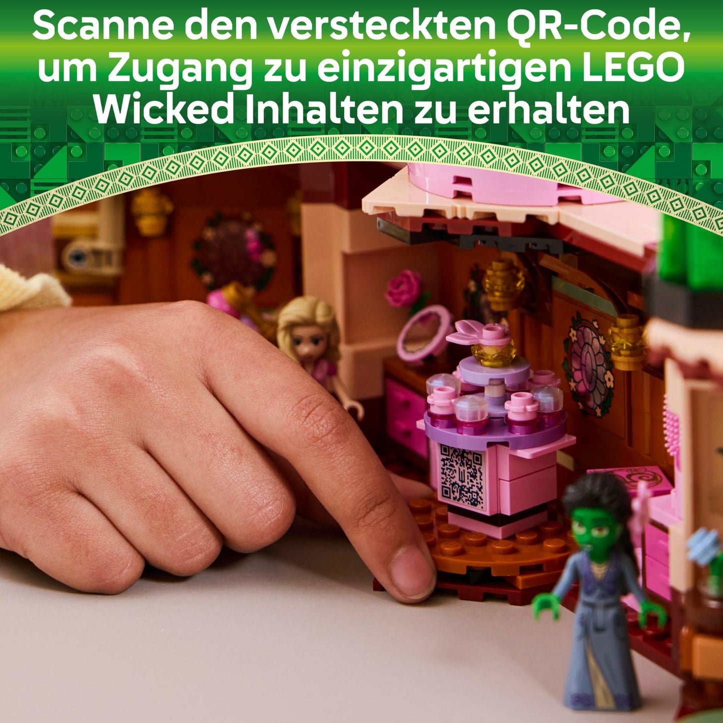 LEGO Wicked - Glindas & Elphaba's Dormitory - Toy with 2 minifigures and accessories including magic wands and a chest - Birthday gift for girls and boys aged 8 and up and film fans - 75683