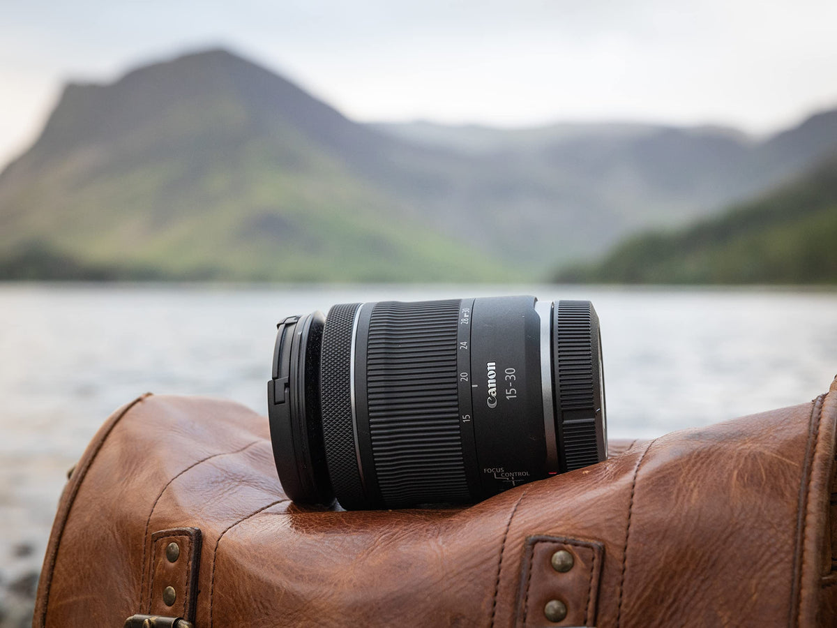 CANON RF 15-30mm F4.5-6.3 is STM Lens (Ultra Wide Angle Zoom, 5.5-stop Optical Image Stabilizer, Center Macro Mode, 67mm Filter Thread, compatible with In-Body IS up to 7 stops) black - 5775C005