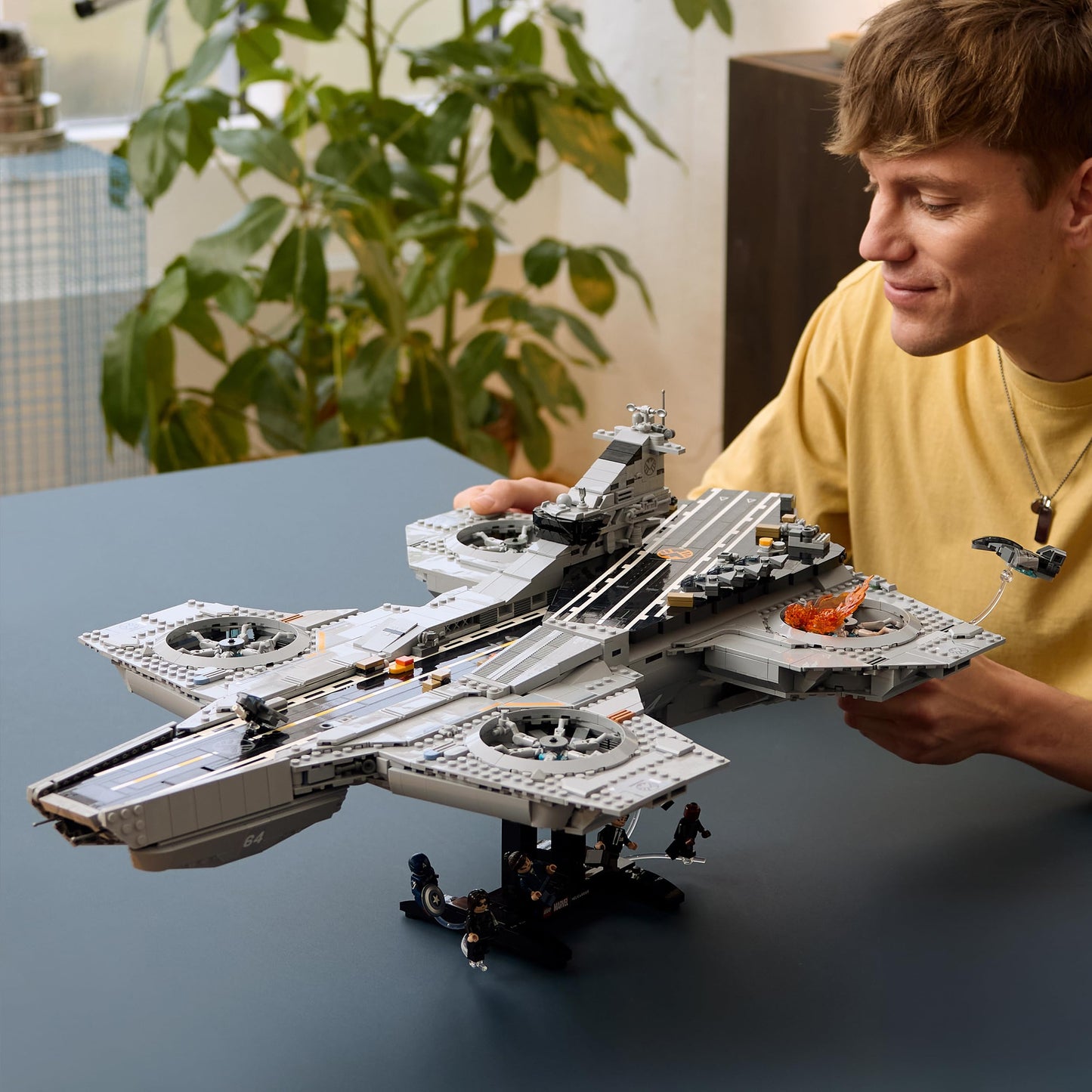 LEGO ǀ Marvel S.H.I.E.L.D. Helicarrier - aircraft carrier model building for adults - 6 minifigures incl. Captain America & Nick Fury - DIY shelf decoration - Avengers gift for fans - 76354