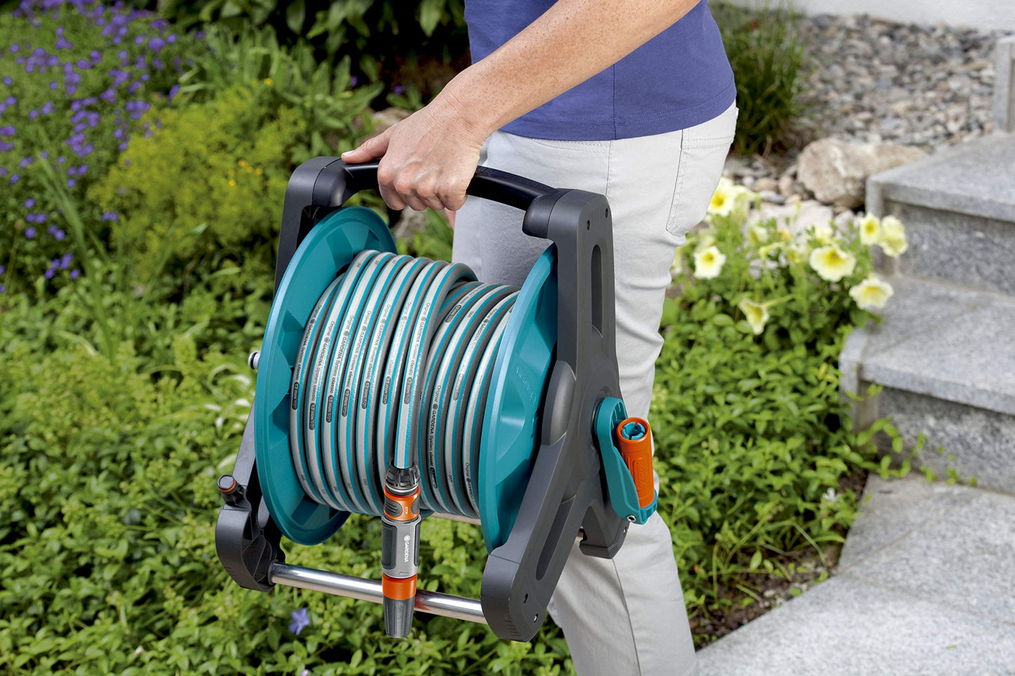 Gardena Classic hose reel 50: water hose reel for garden hose max. 50 m (13 mm hose), compact design, with drip stop, angled hose connection (8007-20) - 08007-20
