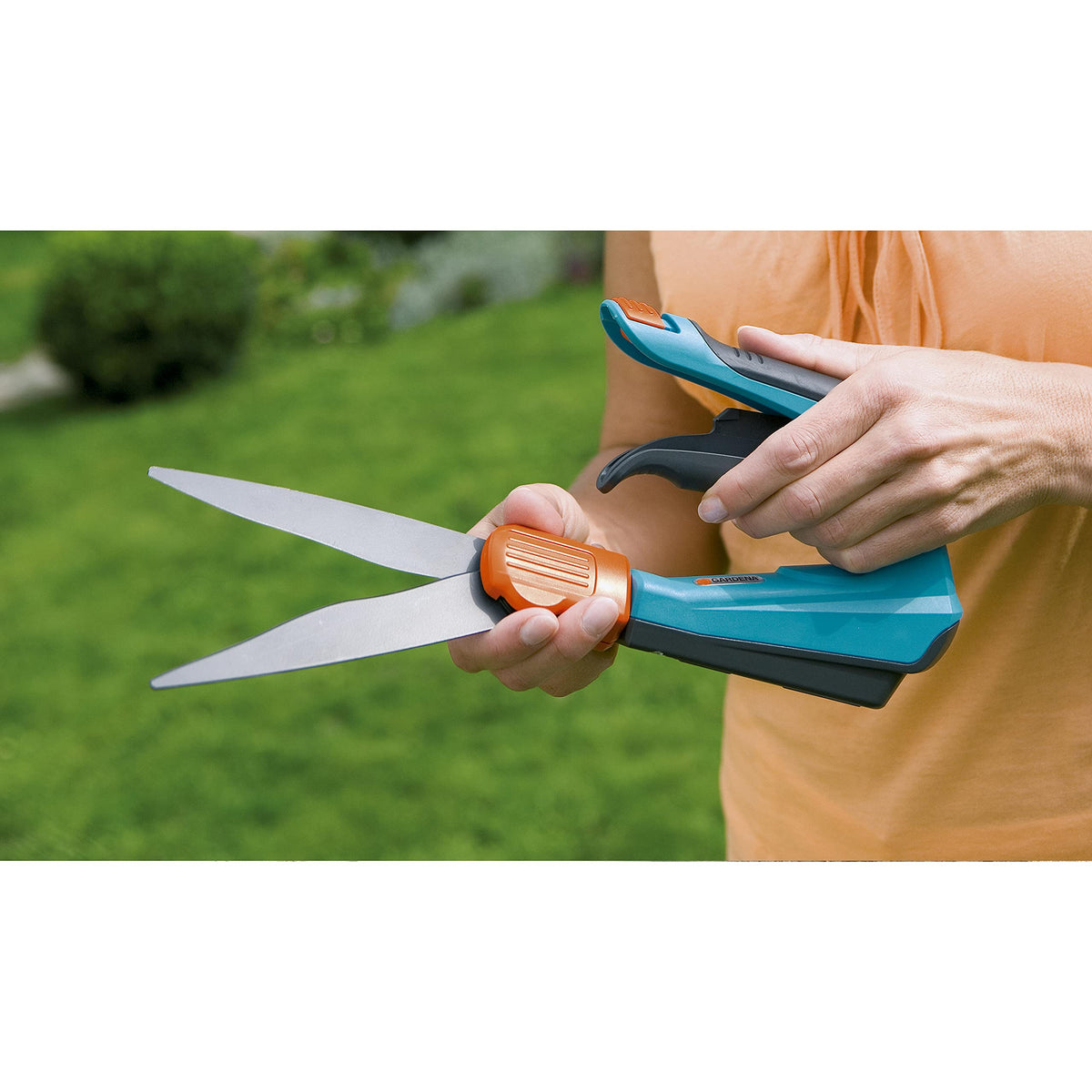 Gardena Comfort Grass Shears, rotatable: The ideal garden shears for precise lawn edge cutting, suitable for both right and left-handed users, with an ergonomic handle design for easier cutting (8735-20) - 08735-20