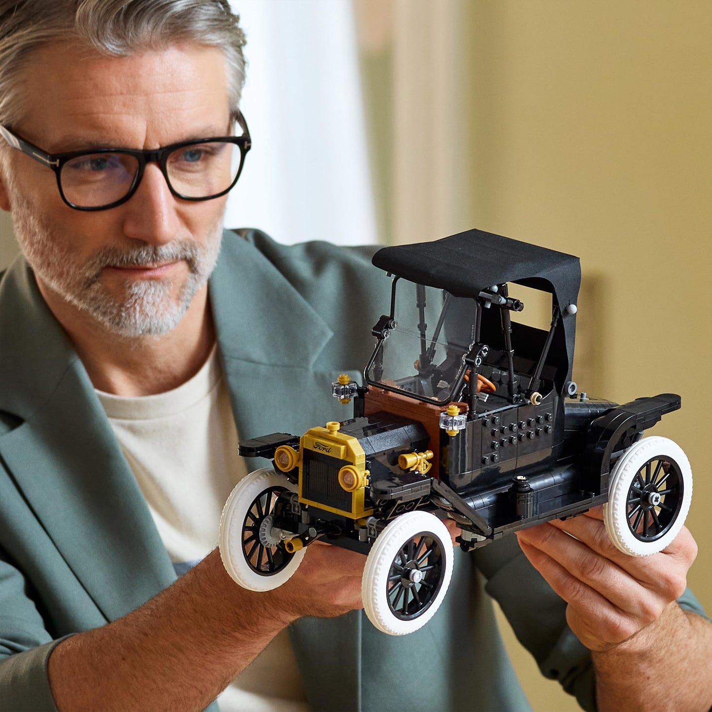 LEGO Icons Ford Model T - retro car model building for adults - collector's display set with fabric folding roof, high wheels and split windshield - gift for fans of classic vehicles - 11376
