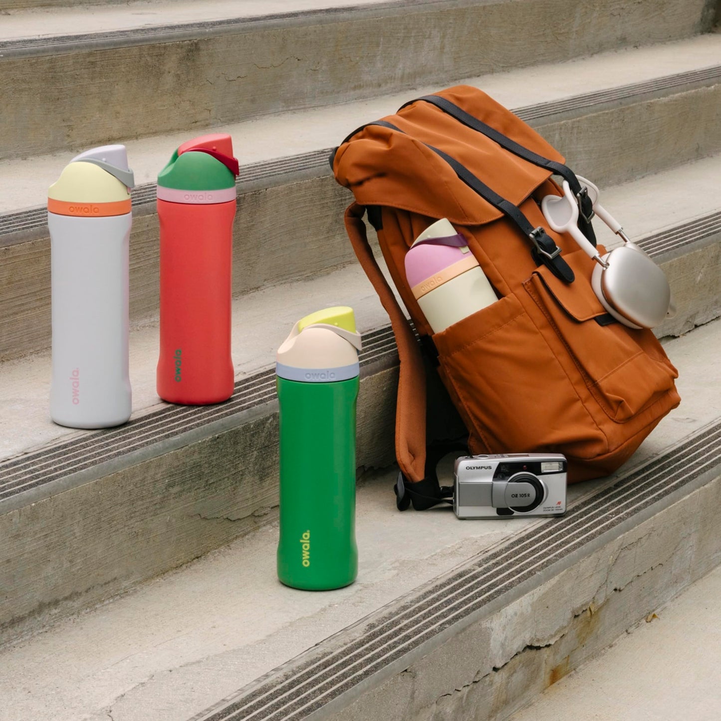 Owala FreeSip Insulated Stainless Steel Drinking Bottle with Straw, 710ml - BPA Free, Ideal for Sports, Fitness, Outdoor and Travel, Boneyard - C05179