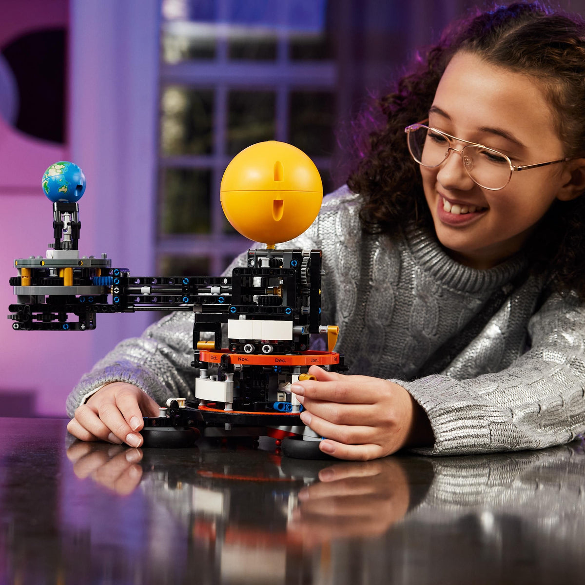 LEGO Technic Soare Pământ Lună Model Set de Joc, Cadou pentru Copii de la 10 Ani, Jucărie Spațială pentru Reprezentarea Sistemului Solar, permite băieților și fetelor să se joace creativ 42179