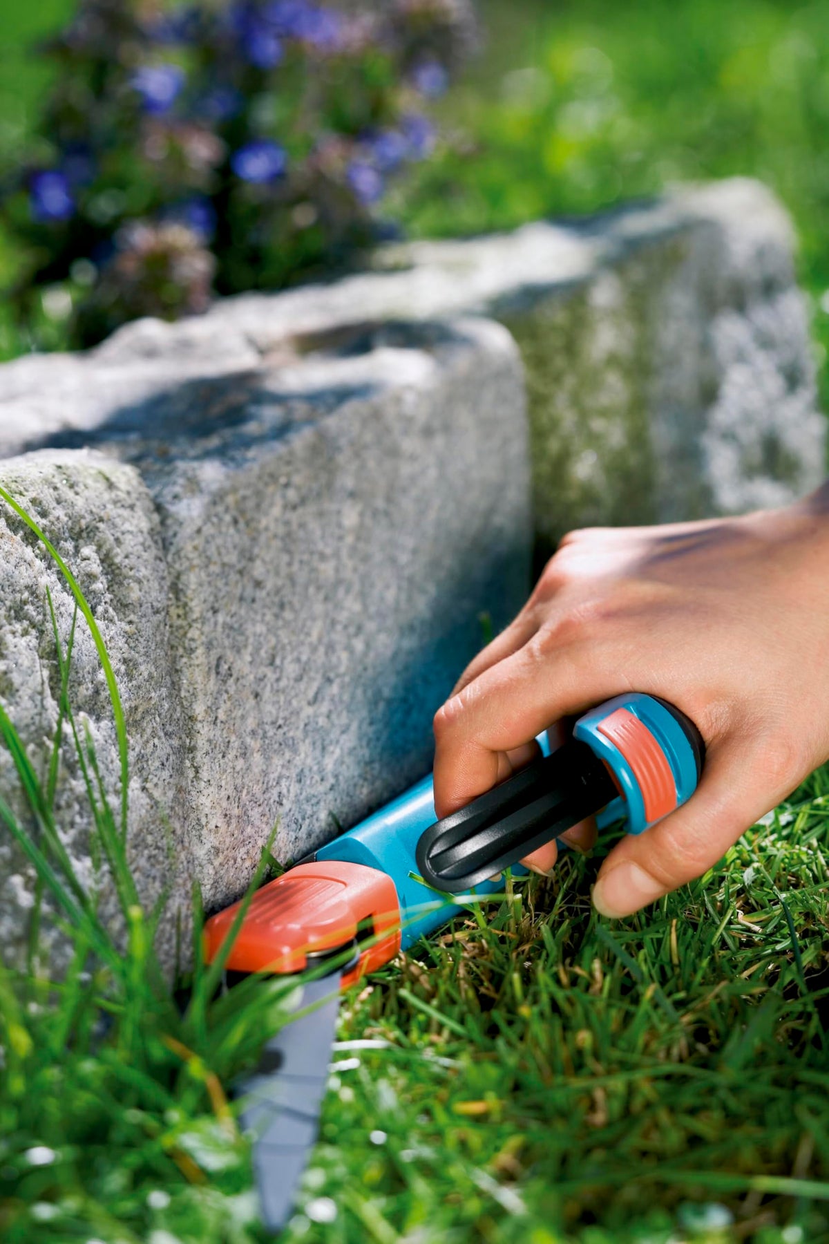 Gardena Comfort Grass Shears, rotatable: The ideal garden shears for precise lawn edge cutting, suitable for both right and left-handed users, with an ergonomic handle design for easier cutting (8735-20) - 08735-20