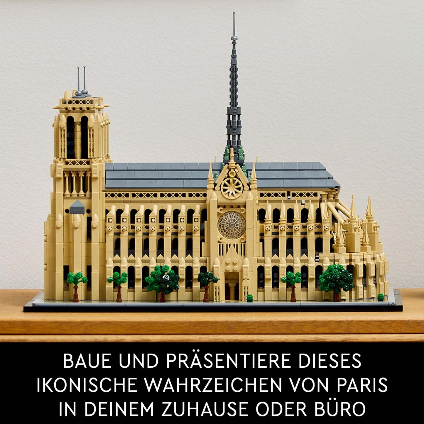 LEGO Architecture Notre-Dame de Paris, adult collectible, souvenir from France, gift for women, men, globetrotters and all history enthusiasts, architectural model building 21061