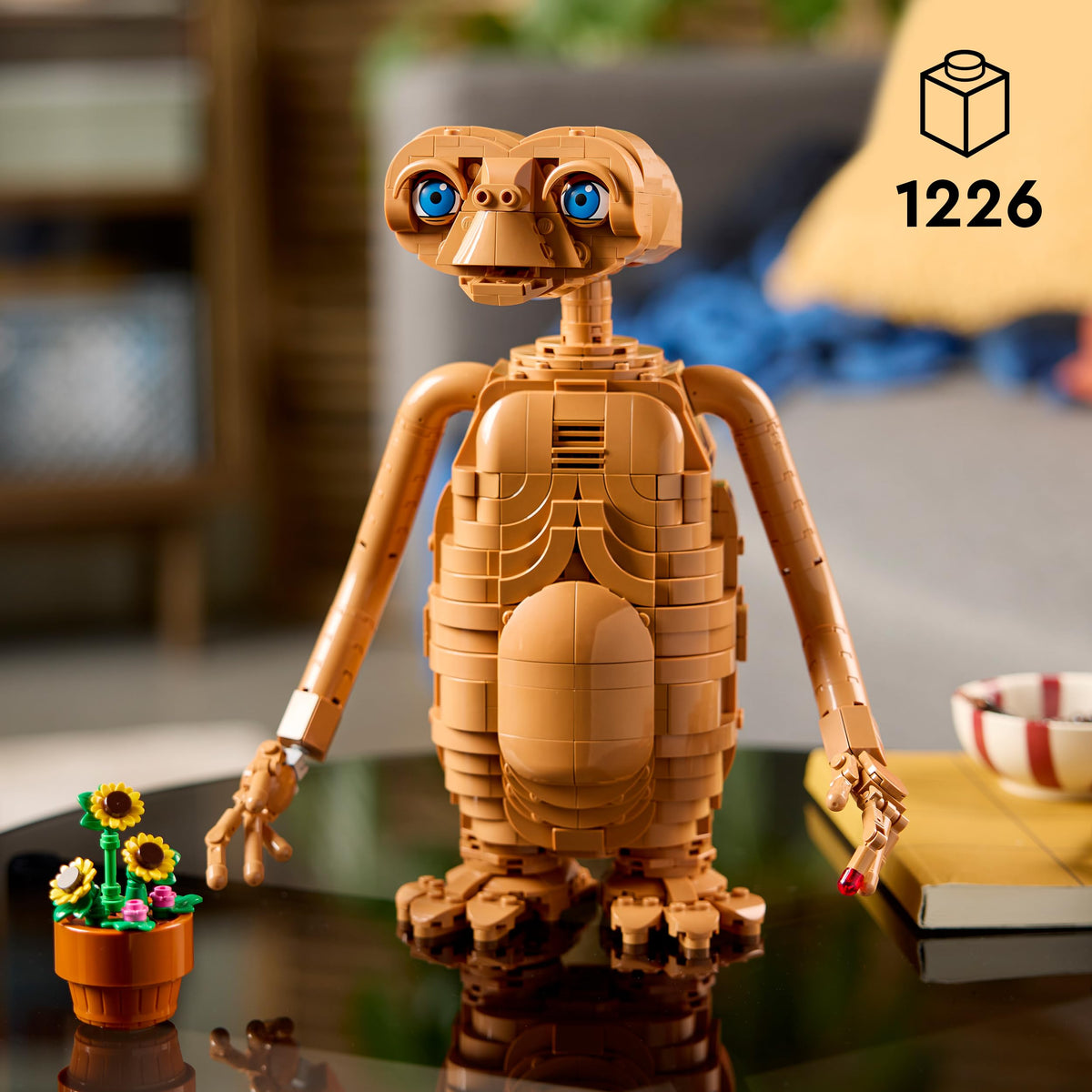 LEGO Ideas E.T. the Extra-Terrestrial - model building for adults including alien figure, artificial potted plants and glowing stone - nostalgic gift for sci-fi film fans - 21370
