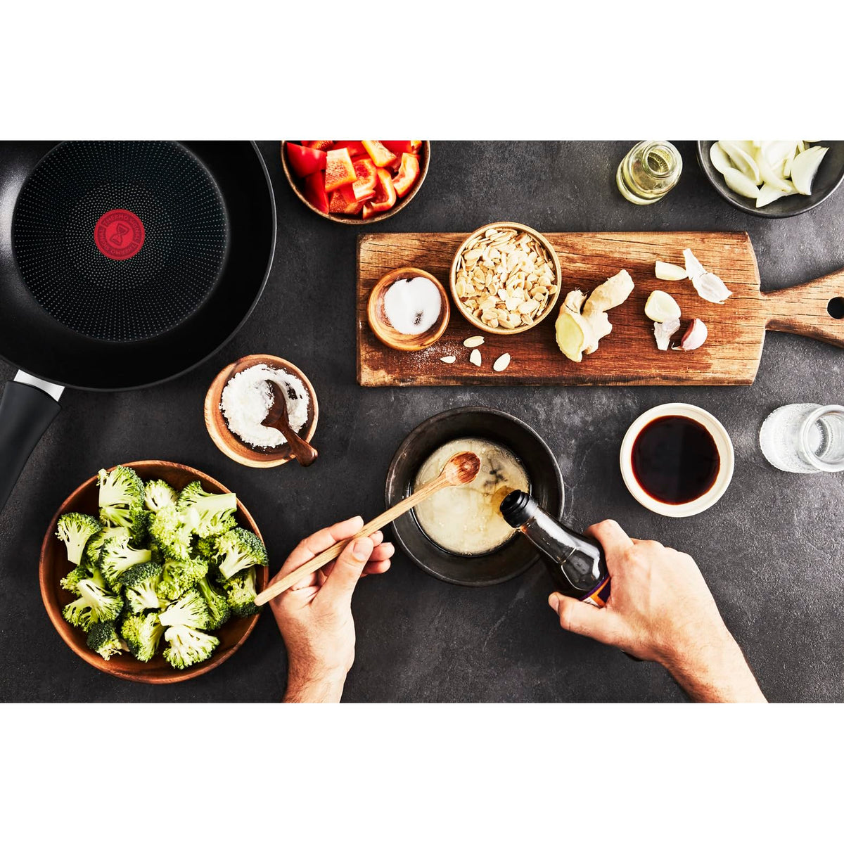 Tefal Unlimited On Frying Pan 32 cm Induction Pan with scratch-resistant Titanium non-stick coating, Thermo-Signal for ideal frying temperature, suitable for all types of cooktops, black, G25908 - G25908AZ