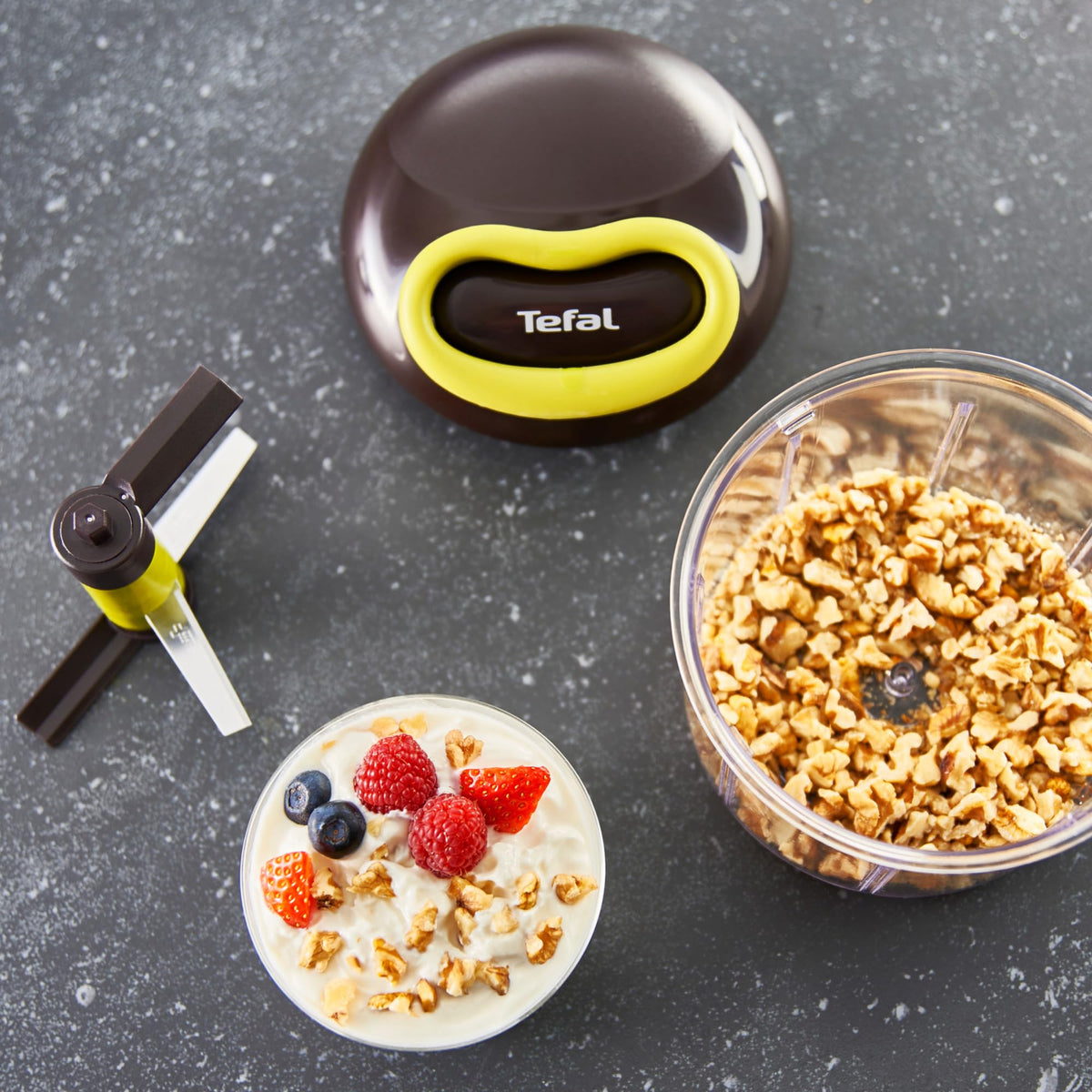 Tefal K13210 5-Second Chopper without electricity, 900ml; Universal chopper for vegetables, fruits, nuts, garlic, baby food. Includes additional ice crusher, puree, and mixing attachments, black/green.