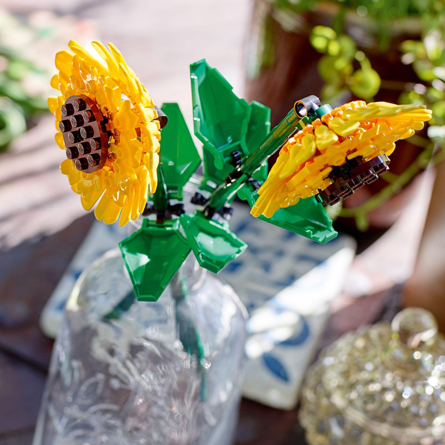 LEGO Botanicals Sunflowers - Set with artificial flowers for children aged 8 and over - Children's room decoration or bouquet - Gift for teenagers, girls and boys - Botany Collection 40524