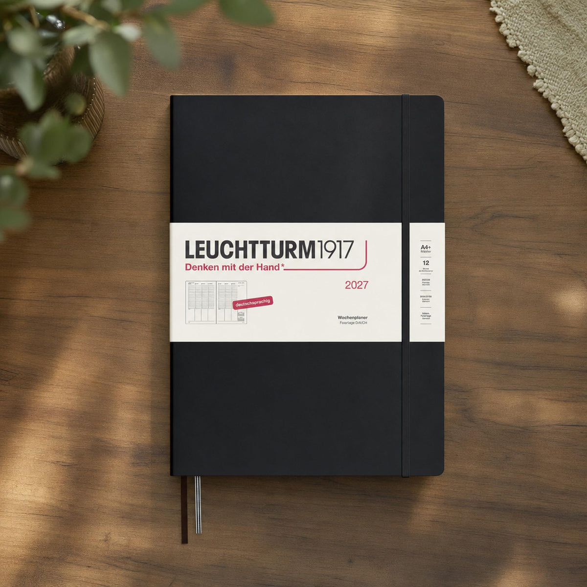 LEUCHTTURM1917 planificator săptămânal 2027 A4+ (Master) - germană, negru, 315 x 225 mm, ianuarie-decembrie (12 luni), prezentare generală săptămânală cu grilă orară 7:00-22:00 per coloană, copertă cartonată, hârtie de 100 g/m² - 400140
