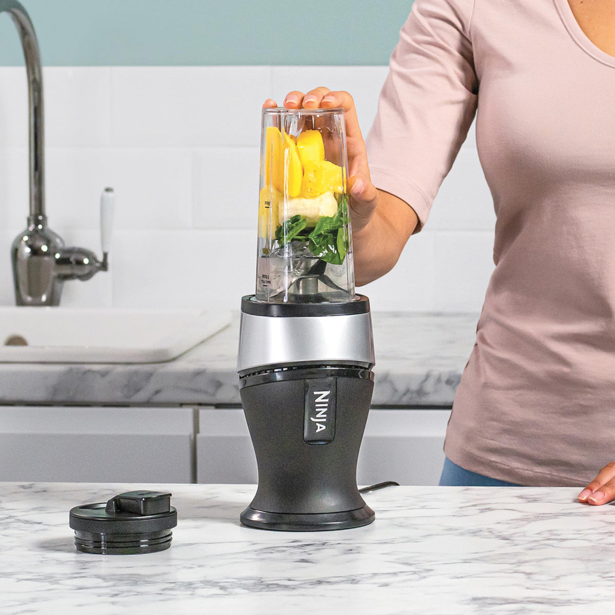 Ninja Slim Mixer și Smoothie Maker, 700 W, 2 x 470 ml, Argintiu/Negru - QB3001EUS