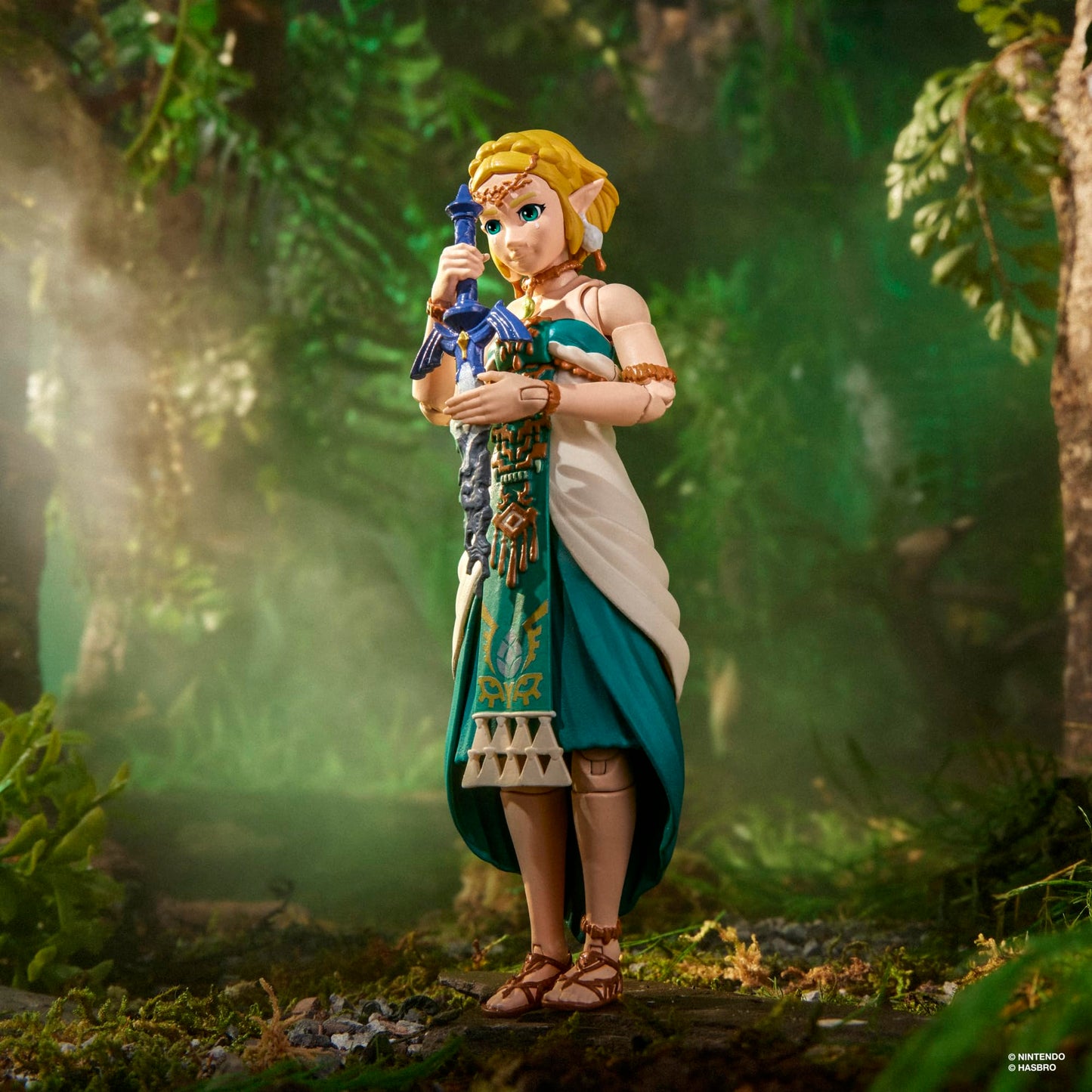 The Legend of Zelda Heroes of Hyrule Princess Zelda, The Legend of Zelda: Tears of the Kingdom Premium Collectible Action Figure (15cm) - G45165X0