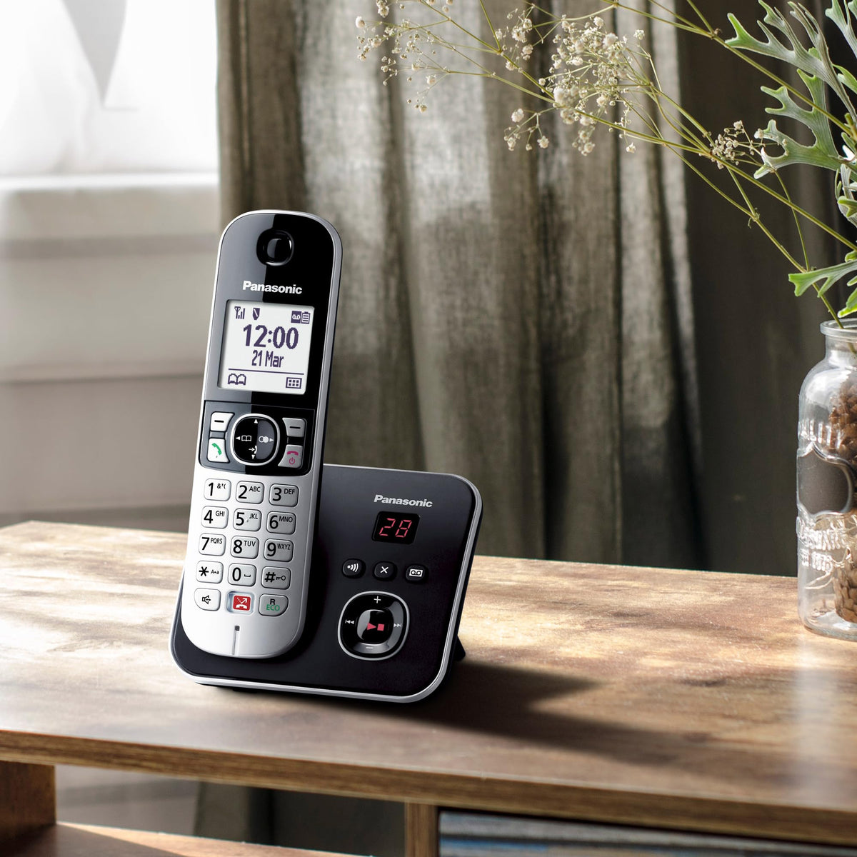 Panasonic KX-TG6862GB Cordless Phone with 2 Handsets and Answering Machine (Block up to 1,000 phone numbers, clear font size, loud receiver, full-duplex speakerphone) black-silver