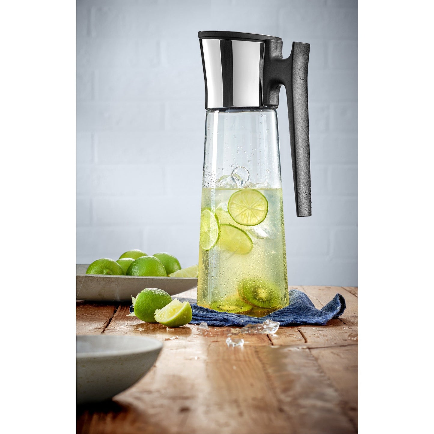 WMF Basic water carafe with handle 1.5 liters, glass carafe with lid 1.5 l, silicone lid, closeup closure - 618046040