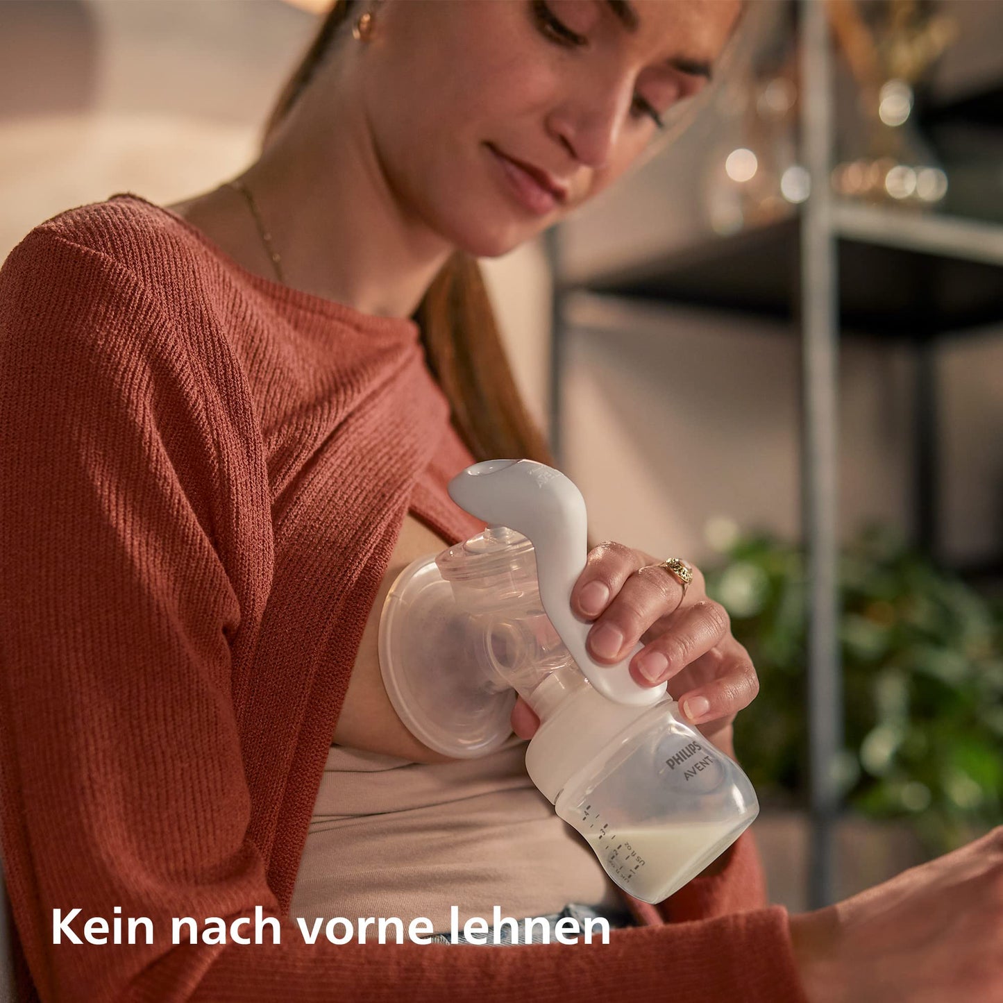 Philips AVENT Manual Breast Pump Gift Set - Single Breast Pump, 260ml and 125ml Baby Bottles, BPA Free, 4 Disposable Nursing Pads, Polypropylene, Transparent (Model SCD430/60)