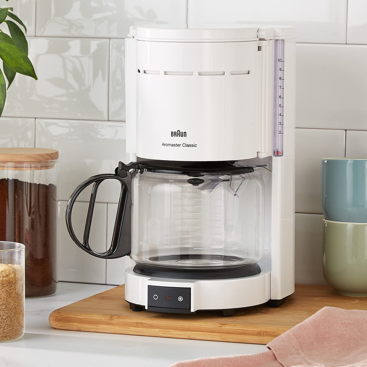 Braun Coffee Maker KF 47 WH - Filter coffee machine with glass carafe for classic filter coffee, aromatic coffee thanks to OptiBrew system, drip stop, automatic shut-off, white.