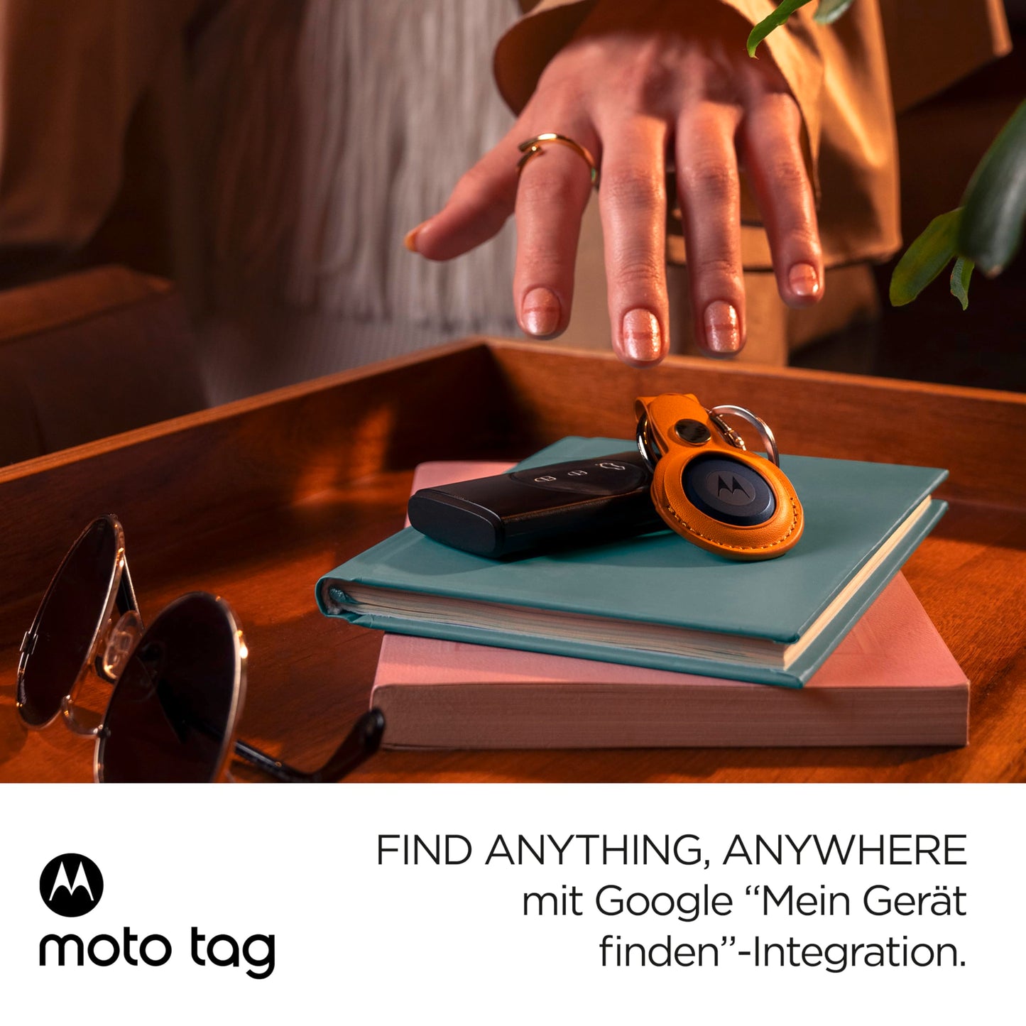 Motorola Moto Tag - Smart Tracker, pack of 1 (Android 9+ compatible, Bluetooth 5.4, IP67 water protection, USB-C, ultra wideband, finder for keys, luggage, etc.), Starlight Blue - PG38C06383